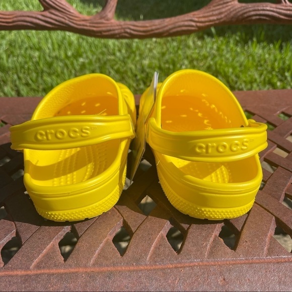 NWT Crocs iconic baya clogs in lemon unisex size W 8 M 6 - Picture 11 of 11